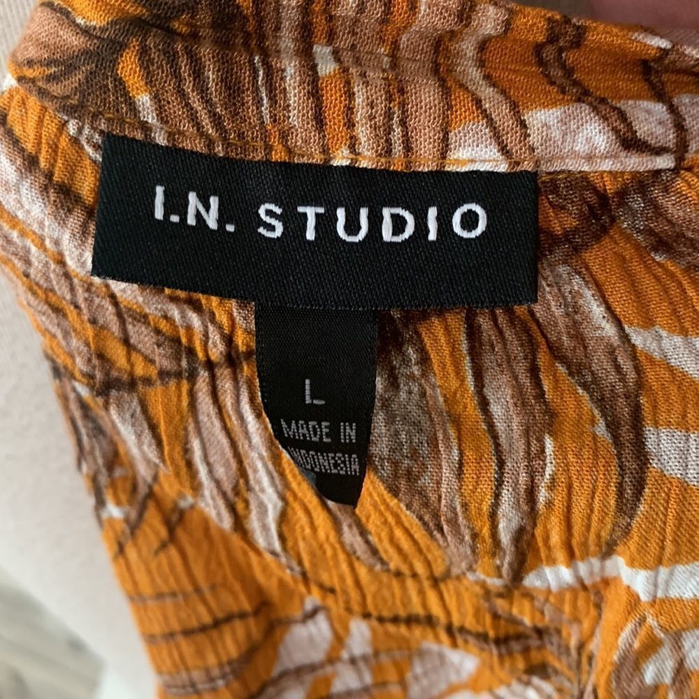 3for$20 button front blouse large - Picture 4 of 4
